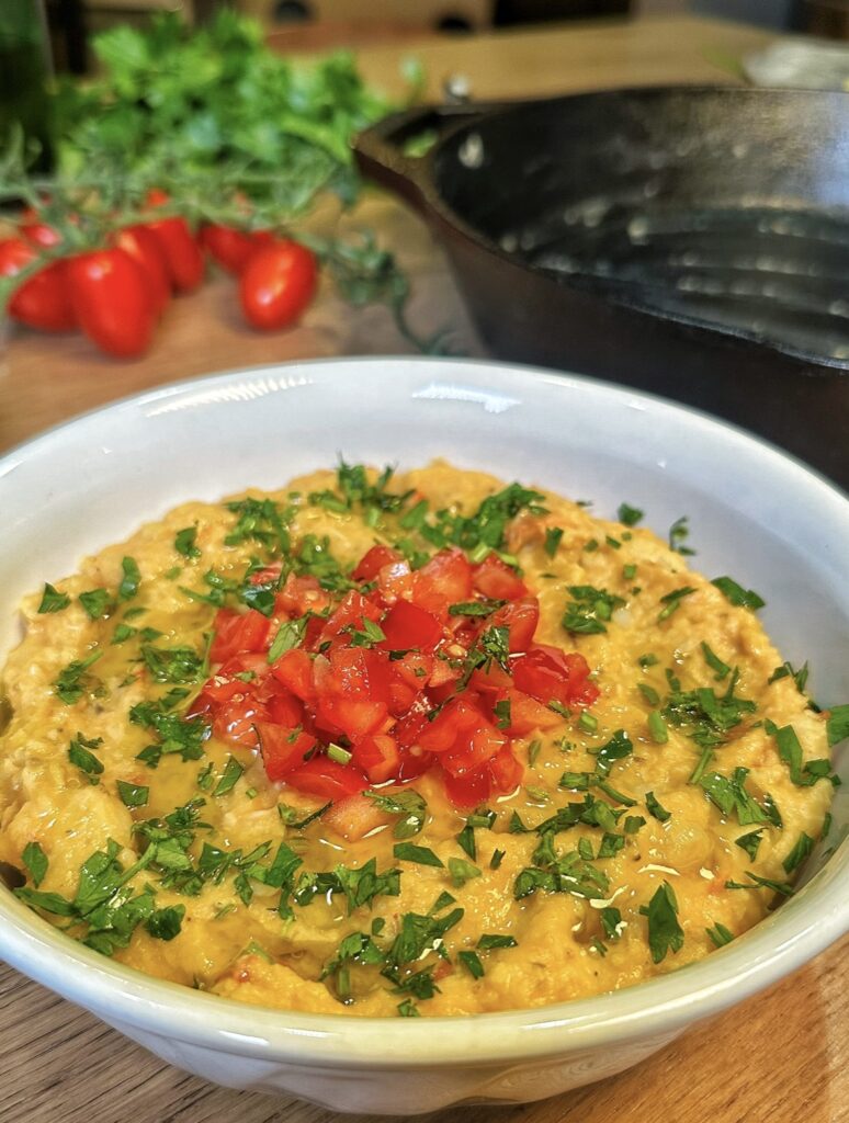 Foul mudammas, crema mediorientale di fagioli cannellini in stile hummus