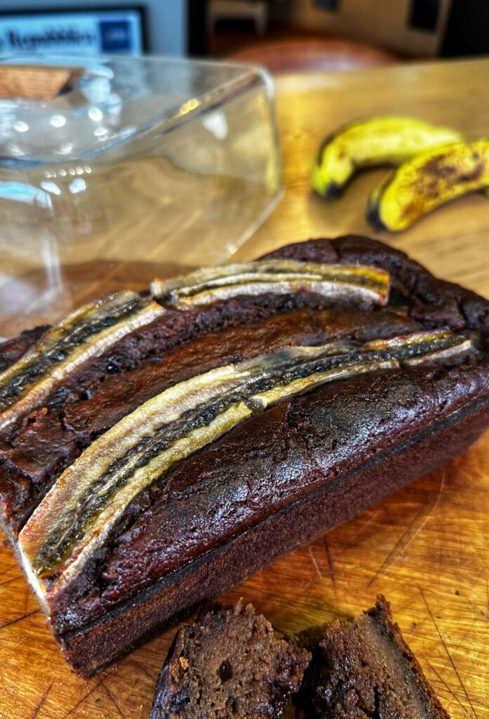 Banana bread vegan con barbe rosse e miso